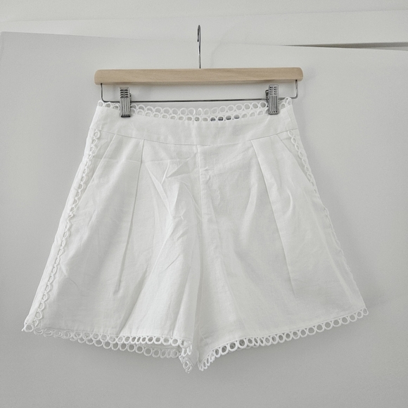 White Scalloped Edge Shorts - Picture 1 of 3